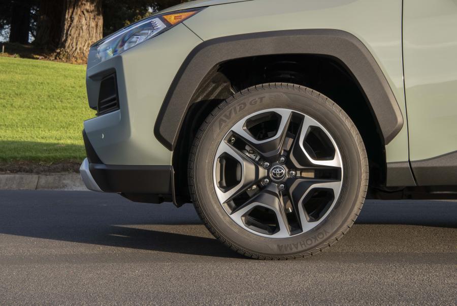 Колеса Toyota RAV4 Adventure 2018 года  (NA) (фото 46 из 196)